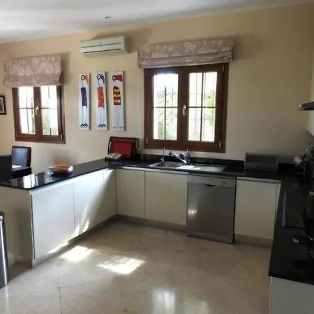 Luxury At Maria In El Paraiso Spain Villa *